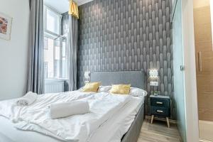 Giường trong phòng chung tại Mariahilfer Boutique Rooms - Virtual Reception & Self-Checkin