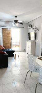 Μια τηλεόραση ή/και κέντρο ψυχαγωγίας στο Apartamento Albamarina