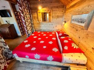 Voodi või voodid majutusasutuse Chalet du Paradis toas