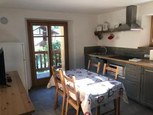 Köök või kööginurk majutusasutuses Chalet du Paradis