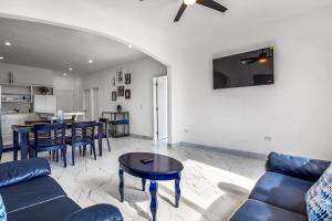a living room with a couch and a table at Casa 12 - Playa Arcangel in Rosarito