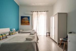 A bed or beds in a room at B&b Glamour