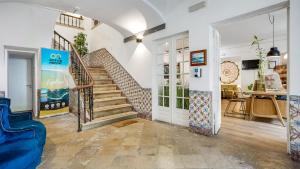 a living room with stairs and a stair case at Hostel Casa d'Alagoa in Faro