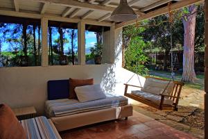 O zonă de relaxare la Villa Rocca Mare by PosarelliVillas