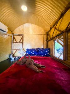 Postel nebo postele na pokoji v ubytování Modtanoi Paradise Homestay