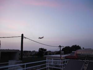 Η ανατολή ή δύση του ηλίου όπως φαίνεται από αυτό το διαμέρισμα ή από εκεί κοντά