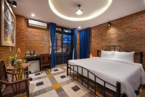 Postel nebo postele na pokoji v ubytování Calm House 3 Boutique hotel Hoi An