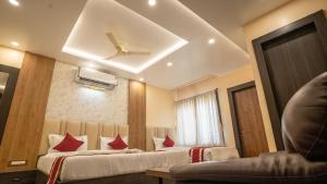 N B Sonar Bangla Hotel客房内的一张或多张床位
