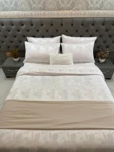 Säng eller sängar i ett rum på Hotel Golden Star