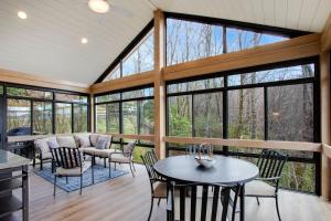 Φωτογραφία από το άλμπουμ του Hillside Cottage σε Boone