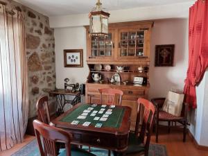 a dining room with a table and chairs and a table and chairsktop at Casa da Avó Ana - Peroviseu - Serra da Gardunha - Serra da Estrela in Pêro Viseu