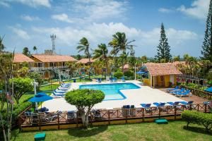 una imagen de una piscina en un complejo en Sol Caribe Campo All Inclusive, en San Andrés