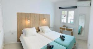a bedroom with two beds and a window at Apartamento Aqua Clara in Puerto del Carmen