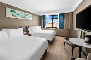 Postel nebo postele na pokoji v ubytování Ly New York Hotel