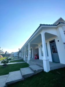 Ấp Lò GốmにあるSea Breeze Homestay - Phước Hảiの白屋