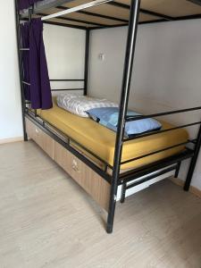 Voodi või voodid majutusasutuse NEWBORN comfort HOSTEL the biggest hostel of town with best location toas