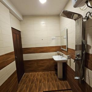 Koupelna v ubytování Grand Villa Kalametiya