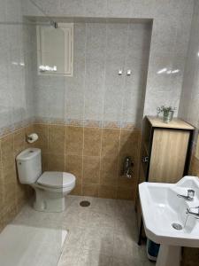 a bathroom with a toilet and a sink at Apartamento con vistas al mar, Punta Umbria in Punta Umbría