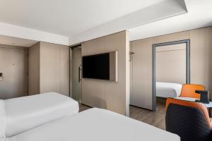 Postel nebo postele na pokoji v ubytování Ly New York Hotel