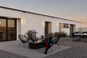 Zona de estar de SkyDweller - Joshua Tree Modern