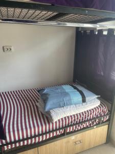 Voodi või voodid majutusasutuse NEWBORN comfort HOSTEL the biggest hostel of town with best location toas