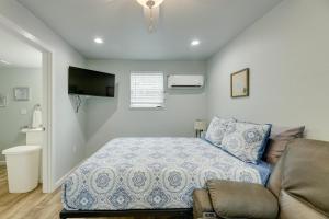 a bedroom with a bed and a couch at Quaint Texas Studio 1 Mi to Rockport Beach! in Rockport