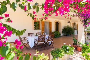 Zahrada ubytování Villa Darder , Sa garriga