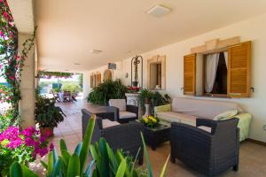 Posezení v ubytování Villa Darder , Sa garriga