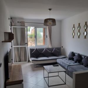 A seating area at Résidence CaboBeach Cabonegro - TETOUAN - الرأس الأسود - كابو نكرو - تطوان