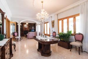 Posezení v ubytování Villa Darder , Sa garriga