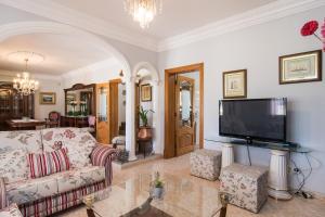 TV a/nebo společenská místnost v ubytování Villa Darder , Sa garriga