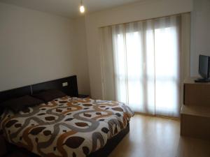 Ένα ή περισσότερα κρεβάτια σε δωμάτιο στο Apartamento Sabiñánigo Esquí Snow Senderismo Bici Wifi