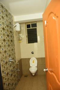 a small bathroom with a toilet and a window at Sai Homestay Panaji Studio in Panaji