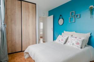 Photo de la galerie de l'établissement Bourg la reine cozy spacing apartment, à Bourg-la-Reine 2 autres photos