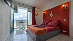 Cama ou camas em um quarto em Sweet Crépuscule - Studio avec Vue Mer Imprenable & Piscine