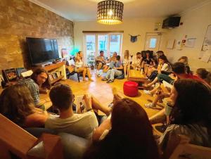 TV a/nebo společenská místnost v ubytování 33 Hostel + 37 fotografií