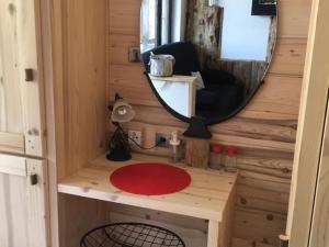 a mirror on a table in a tiny house at Appartement Avoriaz, 2 pièces, 5 personnes - FR-1-634-75 in Morzine