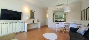 a living room with a couch and a table at Apartamento Mar&Pol in Palafrugell