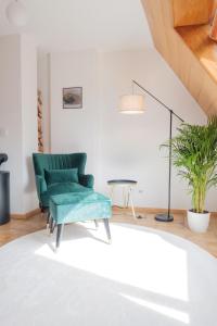Posezení v ubytování NEU Deluxe Suite Münsterblick, Maisonette, Kingsize Bett, Küche, Netflix, Aussicht, E-Kamin