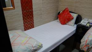 Un pat sau paturi într-o cameră la Philippine Hostel