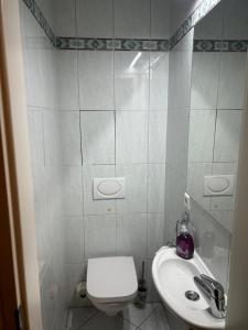Koupelna v ubytování Schöne Ferienwohnung in Seebad Bansin 200m vom Strand (Heringsdorf, Kaiserbäder, Usedom)