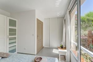 Łóżko lub łóżka w pokoju w obiekcie Elegante apartamento con vista directa al mar
