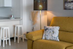 Część wypoczynkowa w obiekcie Elegante apartamento con vista directa al mar