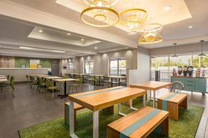 Restaurace v ubytování Spark by Hilton Orlando Universal Blvd