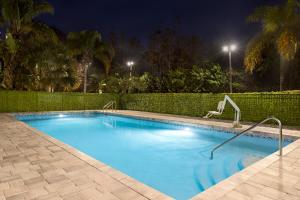 Bazén v ubytování Spark by Hilton Orlando Universal Blvd nebo v jeho okolí