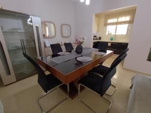a dining room table and chairs in a room at NEW elegant roof apartment in Akharnaí