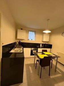 a kitchen with a table and a dining room at Bel Appartement en RDC proche Strasbourg Nice apartment very near Strasbourg in Strasbourg