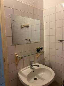 Ένα μπάνιο στο GoSta C.Ville - fonctionnel et tranquille