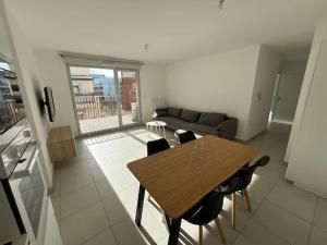 Kuchyň nebo kuchyňský kout v ubytování Appartement cosy à Bron + 2 fotografie