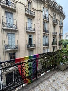 um edifício com uma cerca colorida em frente em LGY G A Y Bed & Breakfast ONLY MEN em Buenos Aires